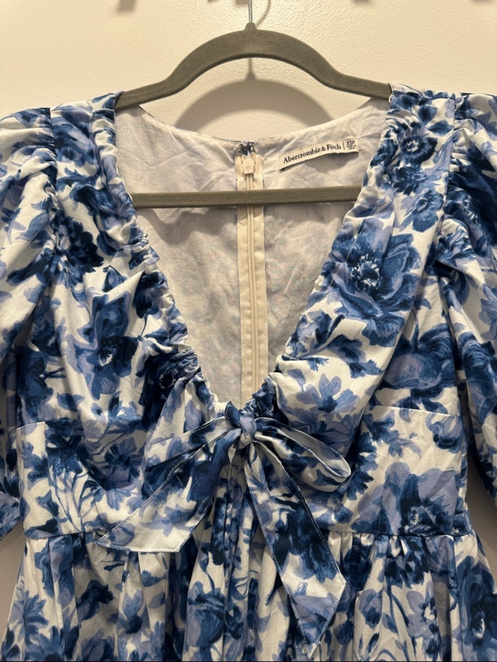 NWOT Abercrombie & Fitch Floral Puff Sleeve Blue White Dress XSP - Picture 4 of 5